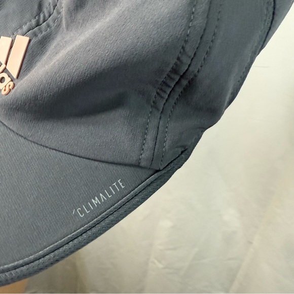 Adidas Woman’s Grey With Pink Logo Relaxed Adjustable Performance Baseball Cap - Picture 4 of 8